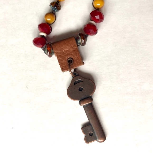 Beaded necklace with key - Picture 2 of 7